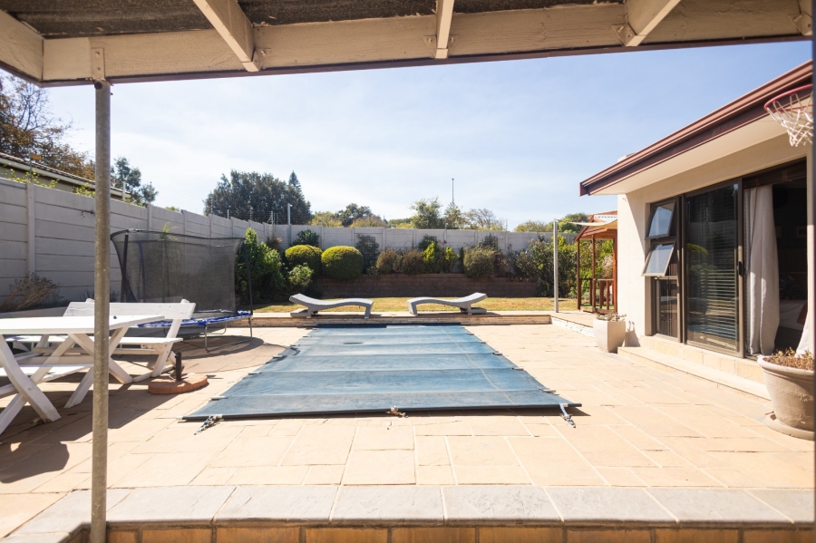 To Let 5 Bedroom Property for Rent in De Bron Western Cape